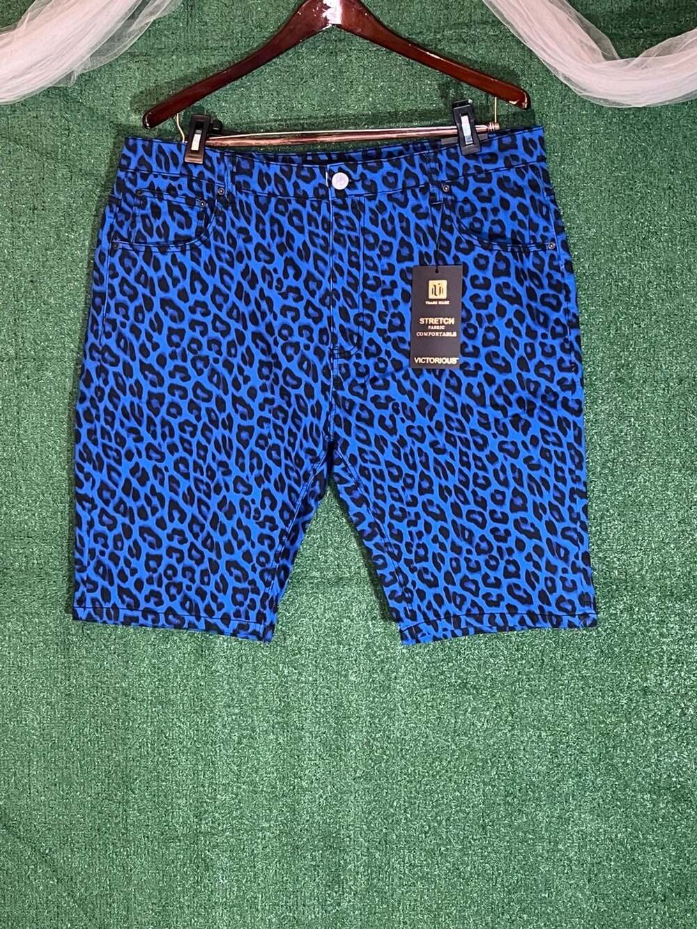 Victorious Men's Blue Leopard Print Stretch Denim Shorts Size 42